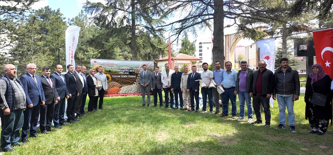 TARIM ARAZİLERİNİN KULLANIMININ ETKİNLEŞTİRİLMESİ PROJESİ KAPSAMINDA KURU FASULYE TOHUMLARI TESLİM EDİLDİ 🌱